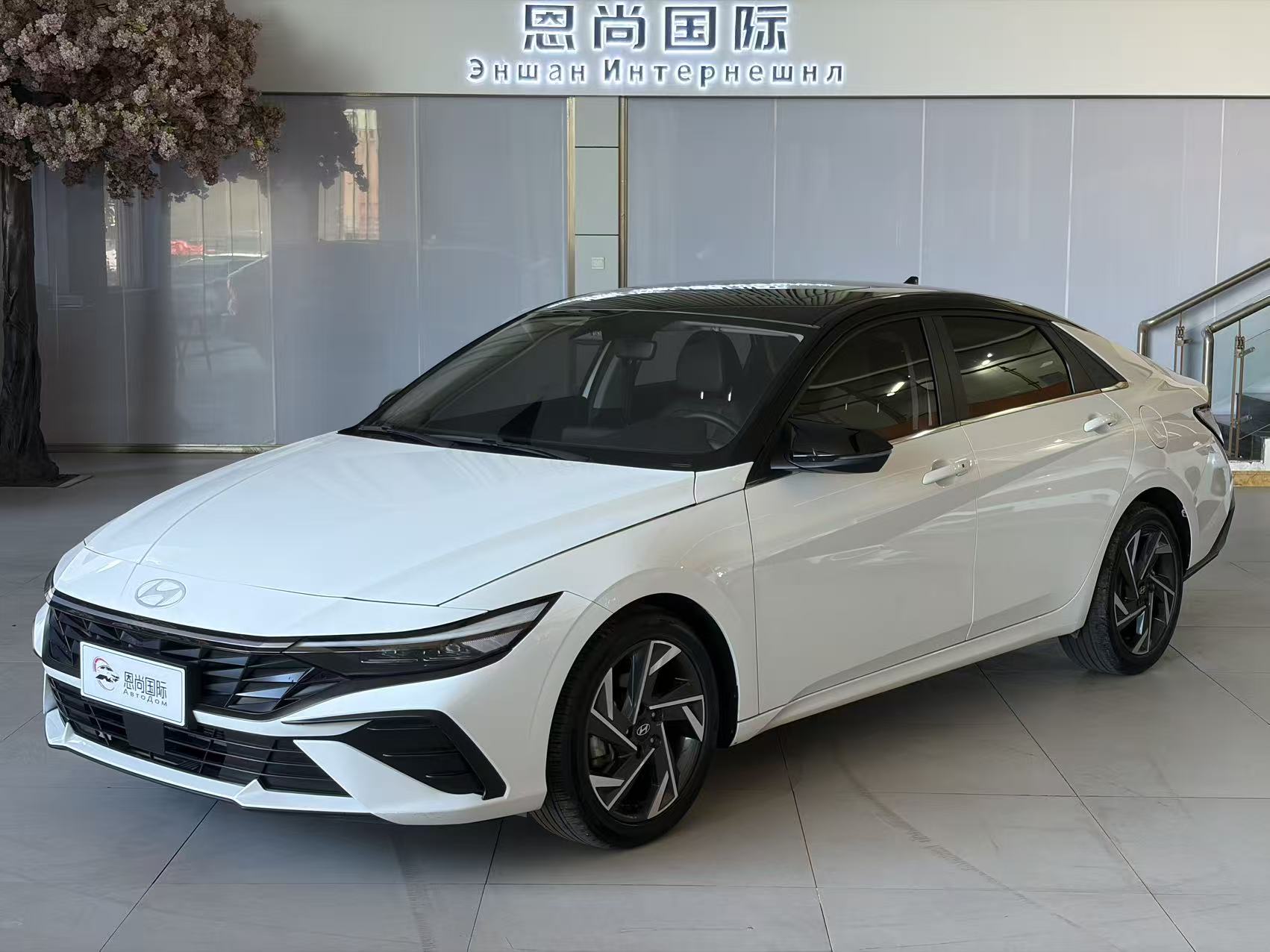 Hyundai Elantra 2023, 1.5L CVT LUX Премиум