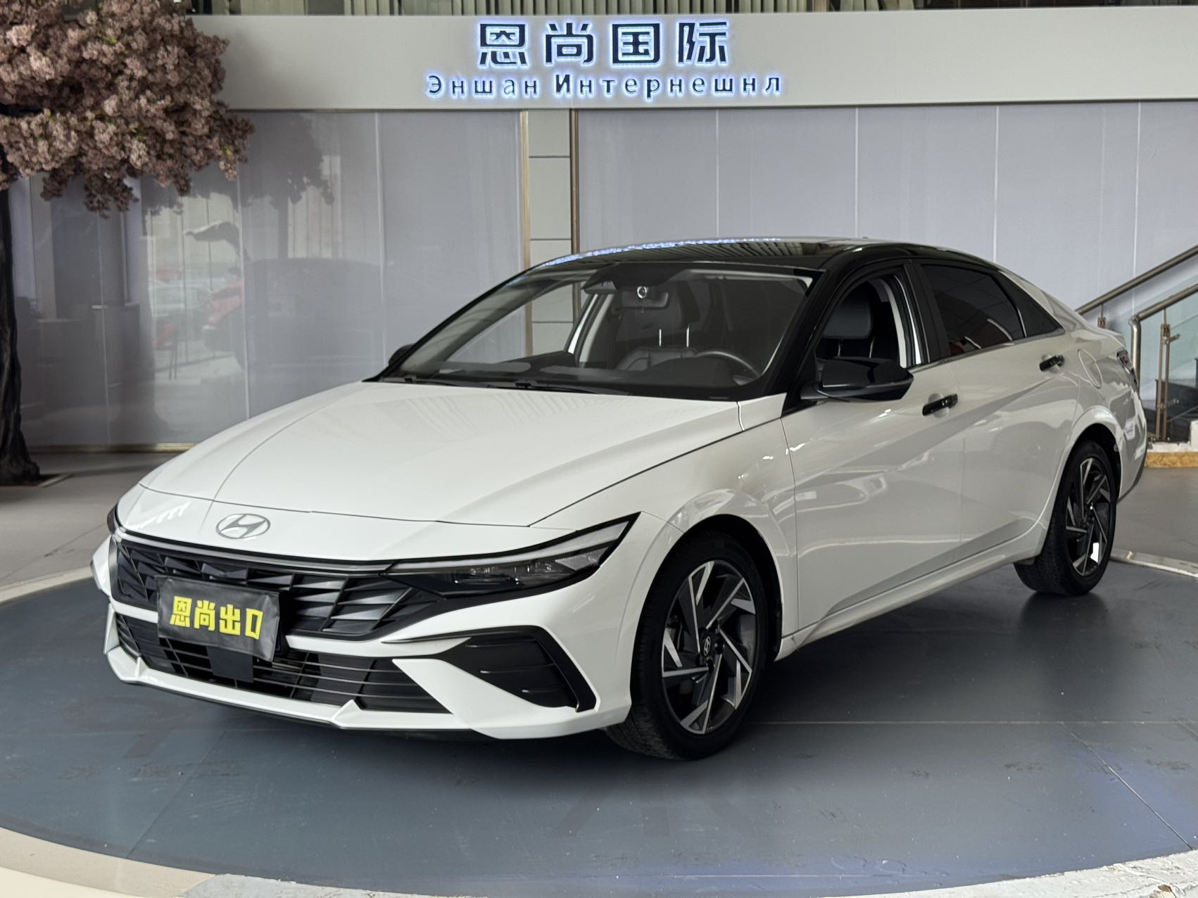 Hyundai Elantra 2023, 1.5L CVT LUX Премиум